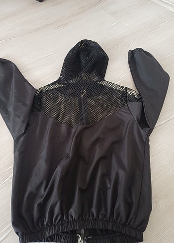 Siyah Fermuarlı Kısa Spor Ceket - Görsel 3