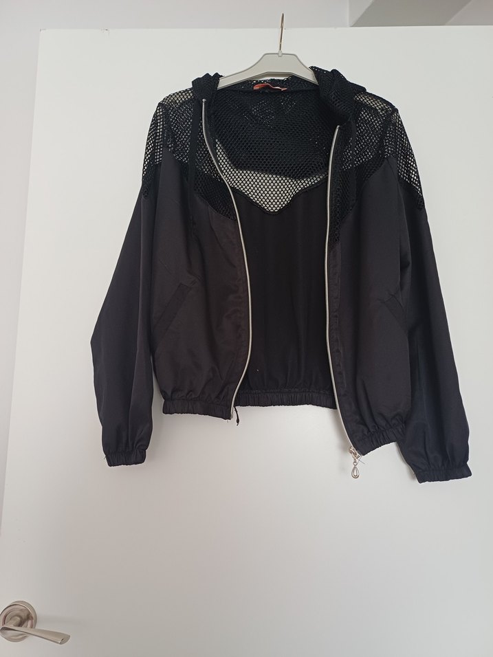 Siyah Fermuarlı Kısa Spor Ceket - Görsel 2