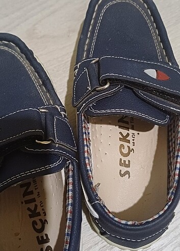 27 Beden Bir iki kez giyildi çok şık bir ayakkabi