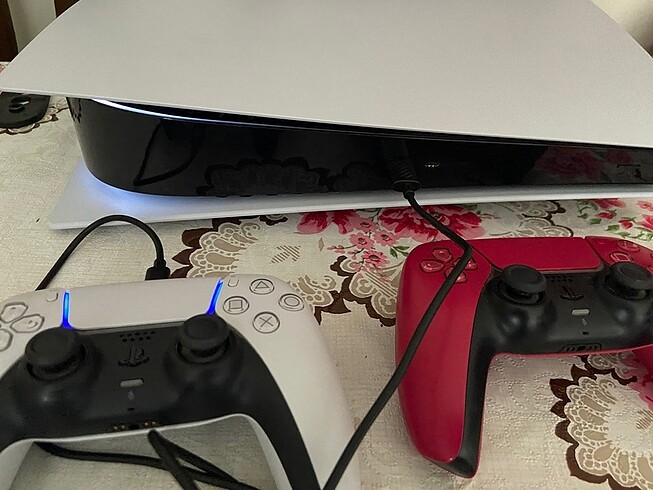 PS5 dijital + 2 adet dualsense