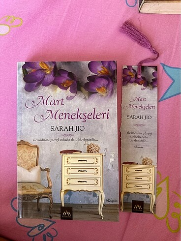Kitap Mart Menekşeleri