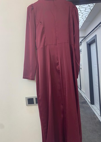Bordo Saten Uzun Drapeli Elbise - Görsel 3
