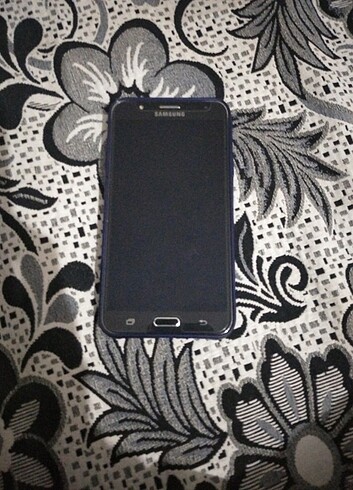 Samsung Galaxy J7 model akıllı telefon 