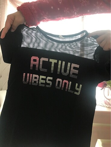 8 Yaş Beden siyah Renk Yakası tül detaylı t-shirt