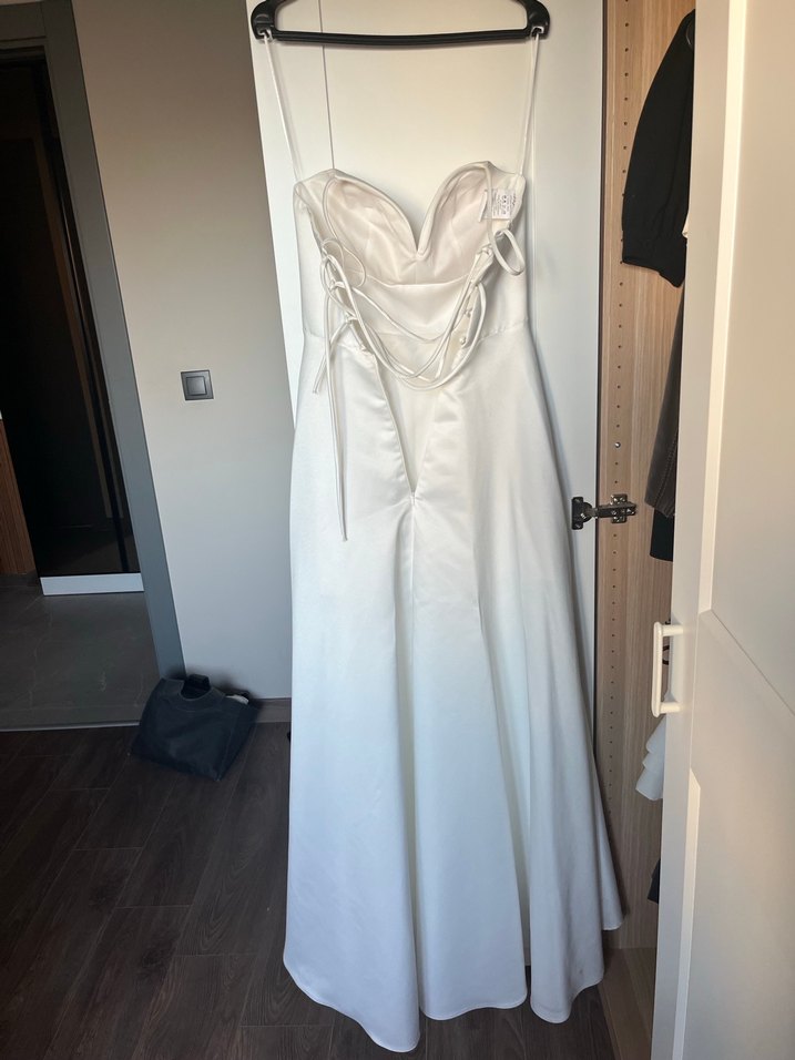 Modern Klasik Straplez Beyaz Uzun Gelinlik - Görsel 2