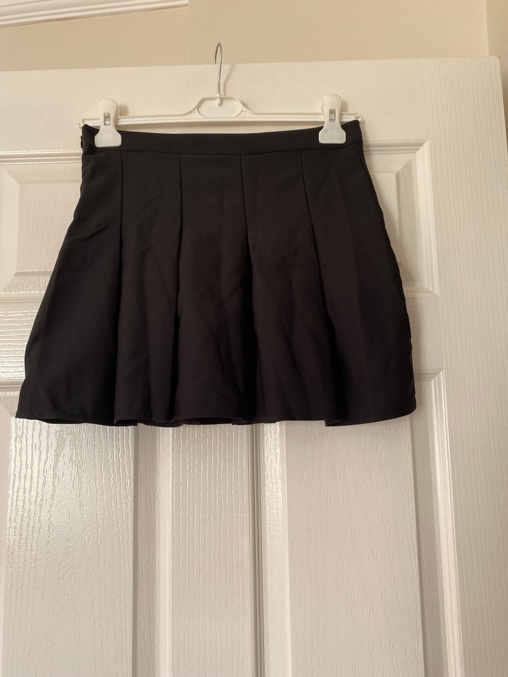 Siyah Pilili Mini Etek Spor Tarzı - Görsel 4