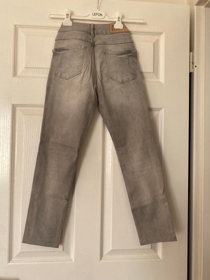 Gri kadınDenim Pantolon - Görsel 2