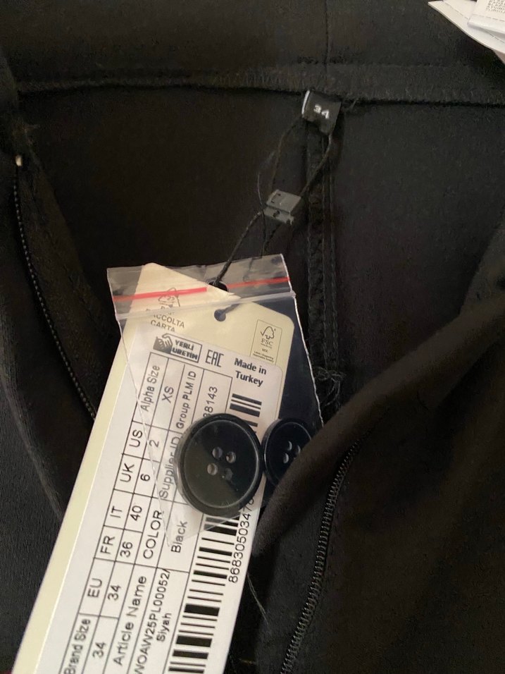 Siyah paça detaylı Kadın Kumaş Pantolon - Görsel 3