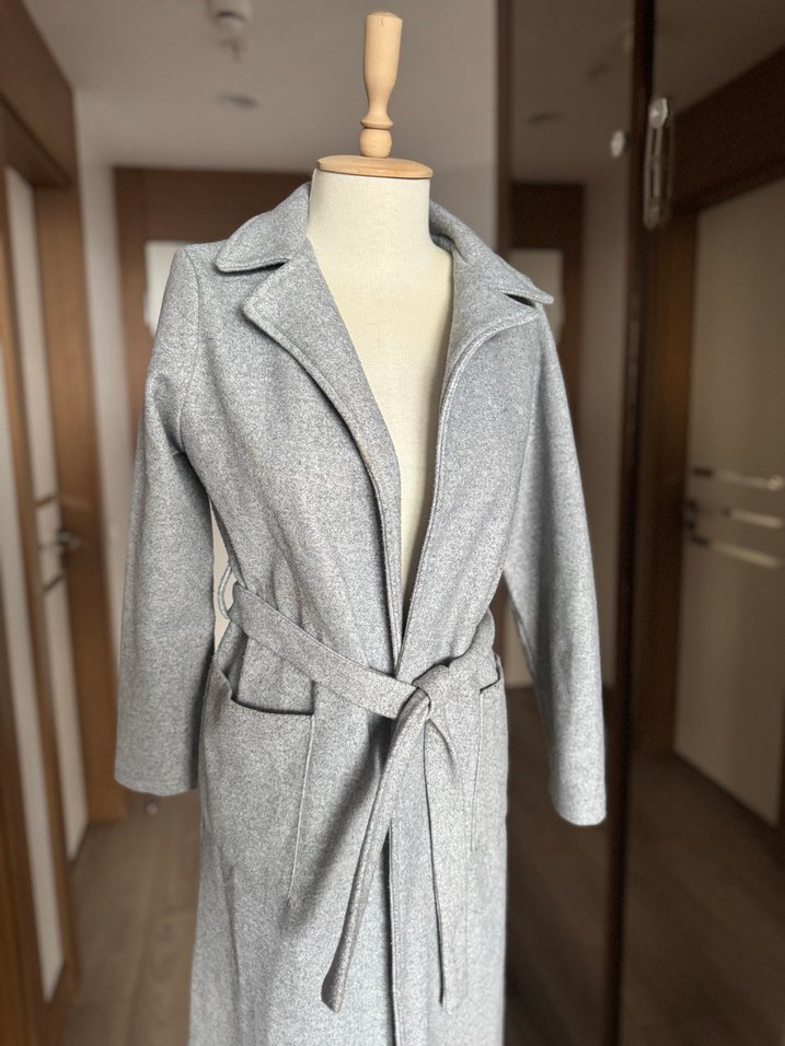 Gri Kuşaklı Uzun Kadın Kaban - Görsel 2