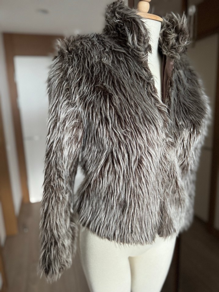 Gri Kadın Kürk Detaylı Midi Boy Ceket - Görsel 2