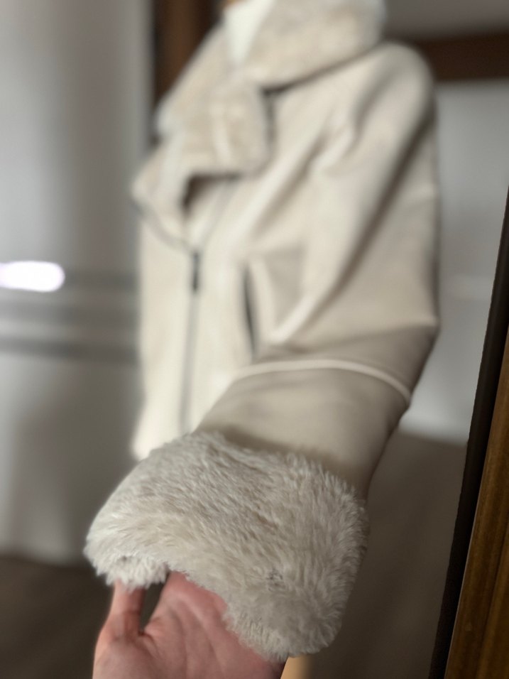 Kürk Detaylı Bej Deri Kadın Ceket - Görsel 3