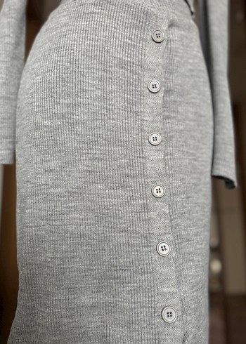 Gri V Yaka Düğmeli Uzun Triko Elbise - Görsel 8