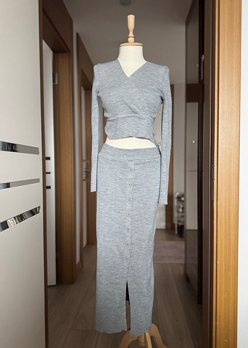 Gri V Yaka Düğmeli Uzun Triko Elbise - Görsel 2