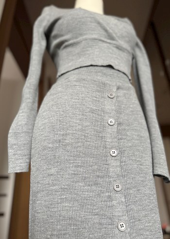 Gri V Yaka Düğmeli Uzun Triko Elbise - Görsel 9