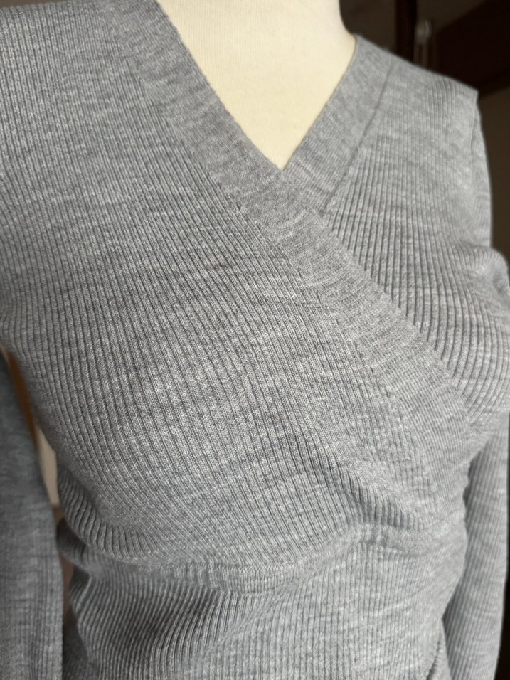 Gri V Yaka Düğmeli Uzun Triko Elbise - Görsel 5