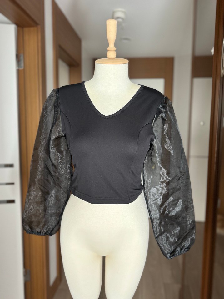 Siyah V Yaka Gotik Kadın Bluz - Görsel 2