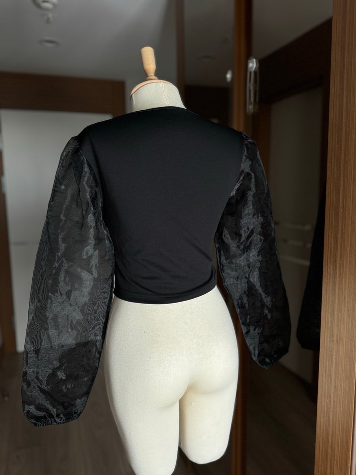 Siyah V Yaka Gotik Kadın Bluz - Görsel 5