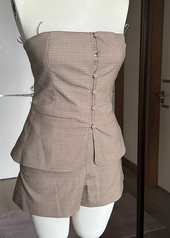 Bej Düğmeli Straplez ve Şort - Görsel 7