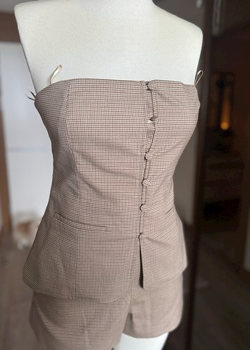 Bej Düğmeli Straplez ve Şort - Görsel 2