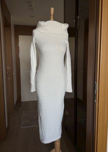 Beyaz Triko Yüksek Yakalı Uzun Kollu Kadın Elbise - Görsel 2