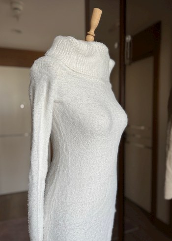 Beyaz Triko Yüksek Yakalı Uzun Kollu Kadın Elbise - Görsel 4