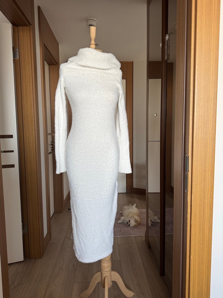 Beyaz Triko Yüksek Yakalı Uzun Kollu Kadın Elbise - Görsel 5