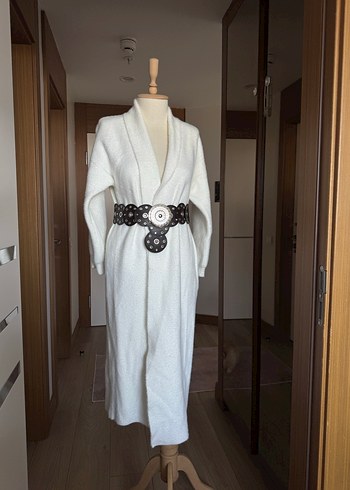 Uzun Beyaz Hırka - Görsel 3