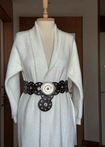 Uzun Beyaz Hırka - Görsel 2