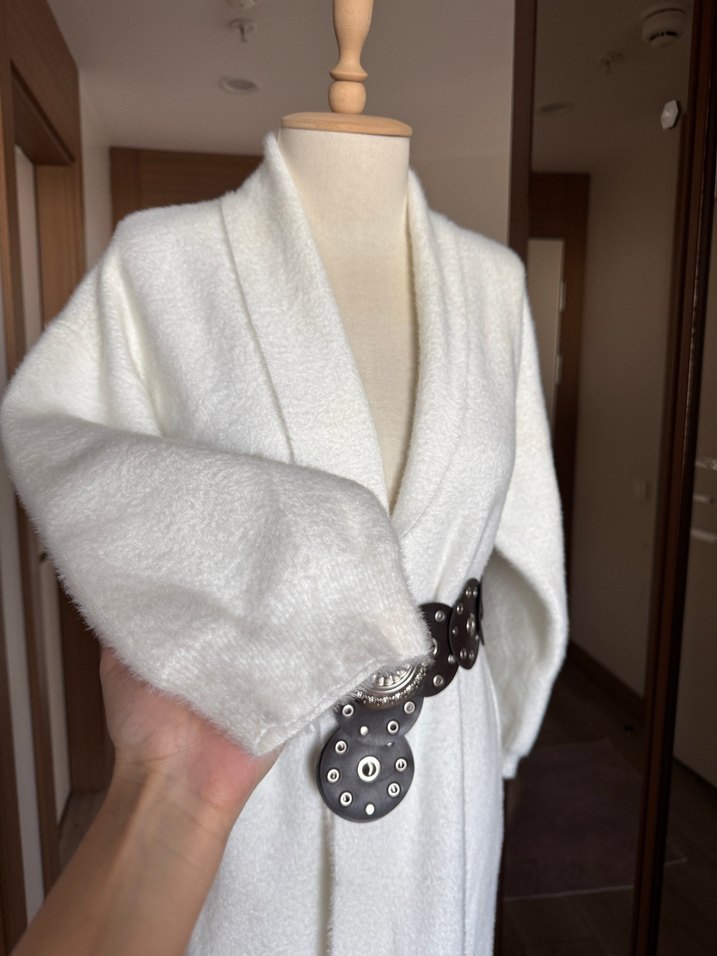 Uzun Beyaz Hırka - Görsel 5