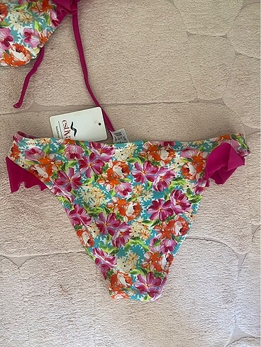 Etiketli bikini takımı - Görsel 5