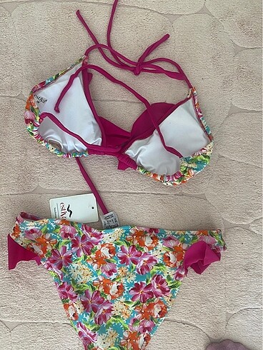 Etiketli bikini takımı - Görsel 6