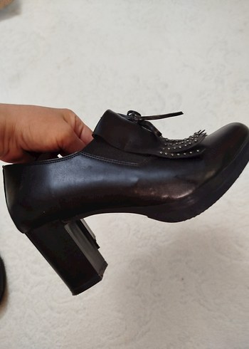 Diğer Kadın Siyah Deri Gotik Topuklu Ayakkabı