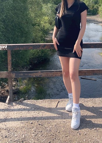 Siyah Yüksek Yakalı Kısa Kollu Mini Elbise