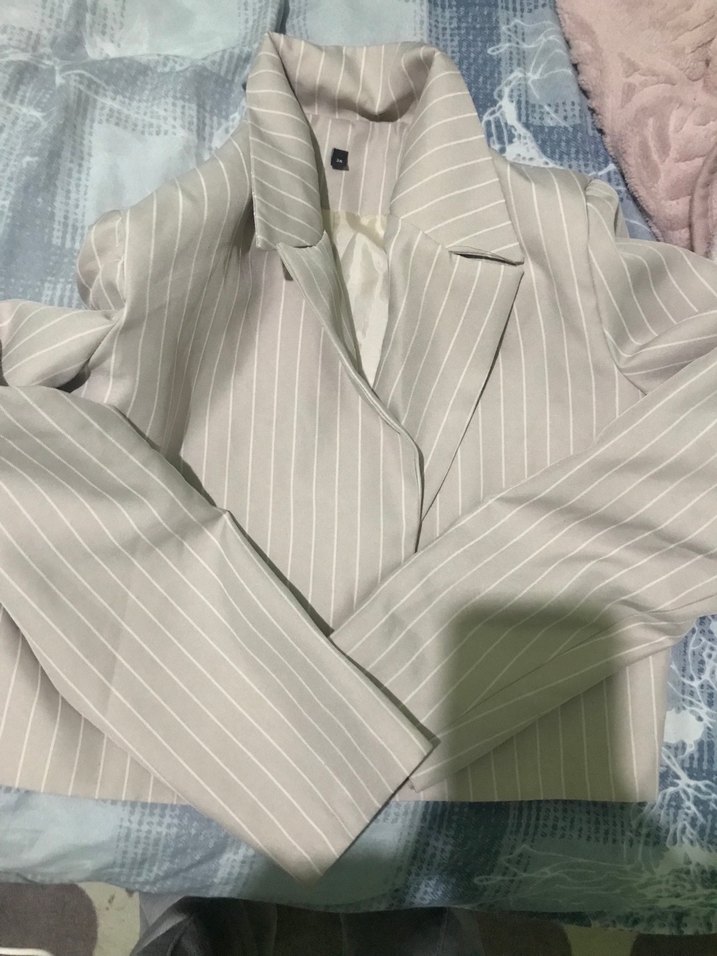 Düğmeli Bej Çizgili Kumaş Takım - Görsel 2