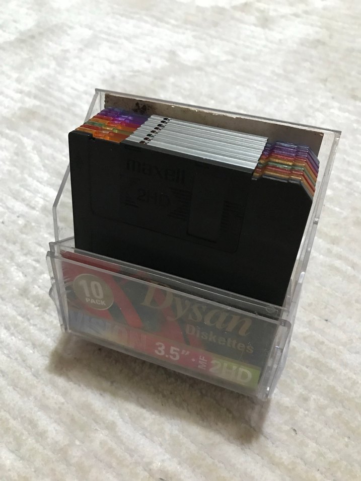 Çeşitli Renklerde Dysan 2HD Disketler - Görsel 2