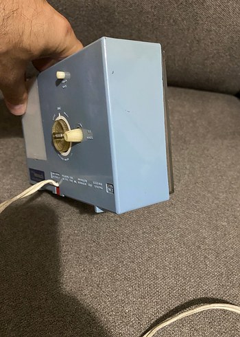 Beyaz ve Gri Masa Saati - Görsel 4