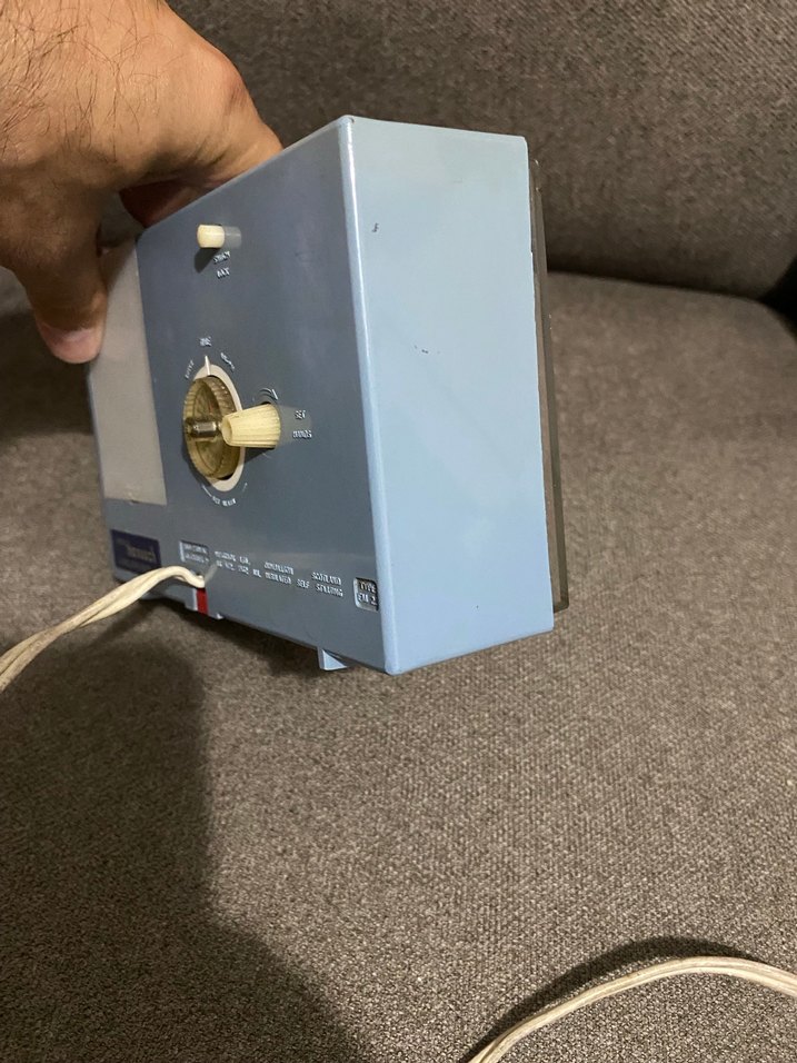 Beyaz ve Gri Masa Saati - Görsel 4