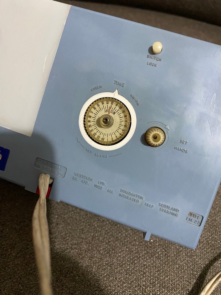 Beyaz ve Gri Masa Saati - Görsel 5