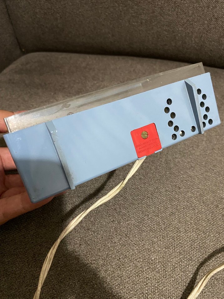 Beyaz ve Gri Masa Saati - Görsel 3