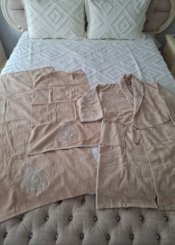 Nakışlı Bej Havlu ve Bornoz Seti - Görsel 6