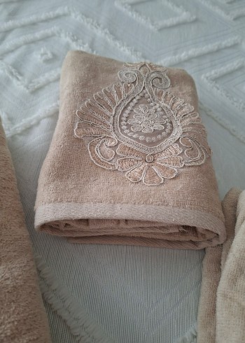 Nakışlı Bej Havlu ve Bornoz Seti - Görsel 5