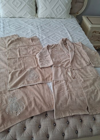 Nakışlı Bej Havlu ve Bornoz Seti - Görsel 9