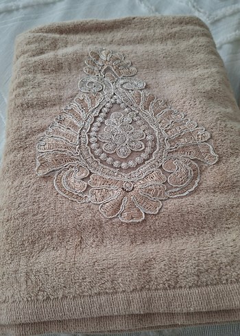 Nakışlı Bej Havlu ve Bornoz Seti - Görsel 2