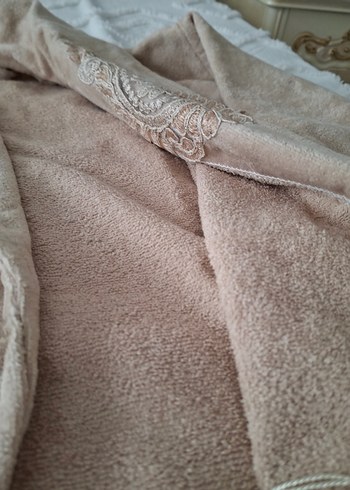 Nakışlı Bej Havlu ve Bornoz Seti - Görsel 11