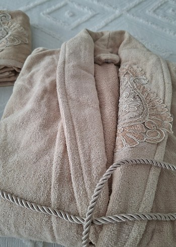 Nakışlı Bej Havlu ve Bornoz Seti - Görsel 3