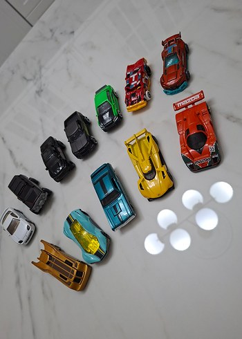 HOT WHEELLS 
Araba. - Görsel 2