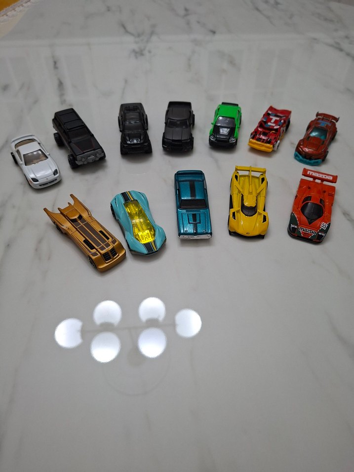 HOT WHEELLS 
Araba. - Görsel 3