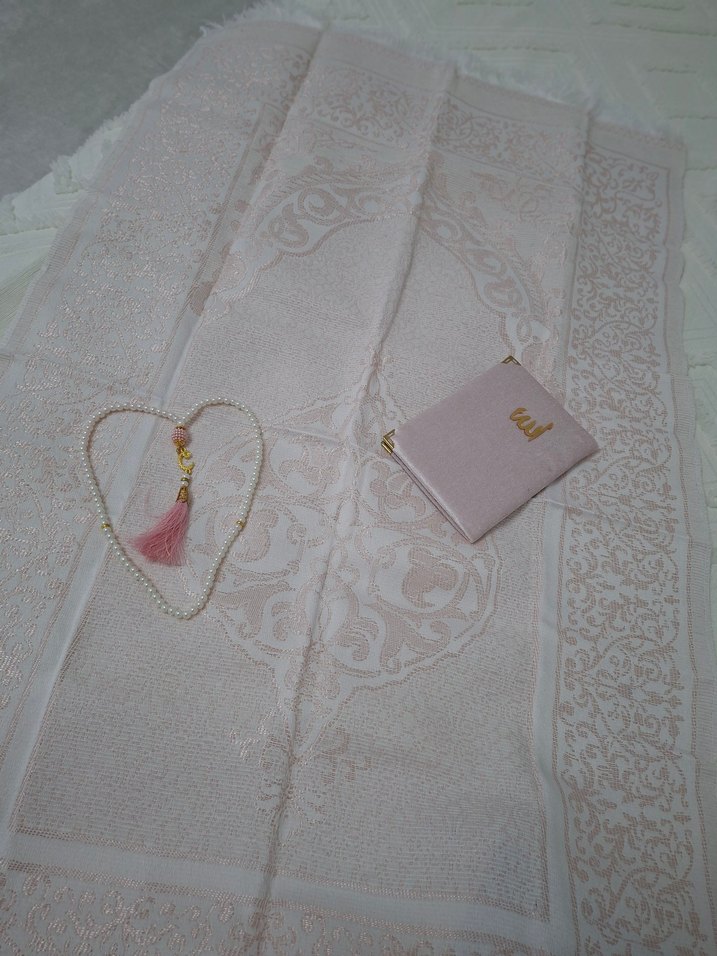 Pembe Nakışlı Püsküllü Kız Tesbih Seti namazlık yasin şerif - Görsel 2