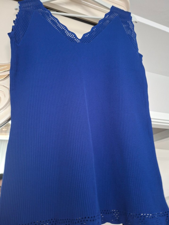 Dantel Detaylı Mavi V Yakalı Atlet bluz triko - Görsel 4