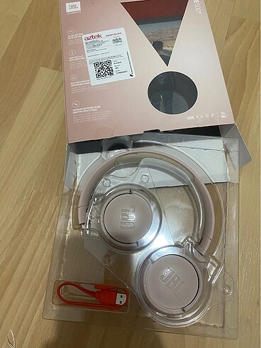 Jbl 500bt orjinal kutu garanti belgesi vardır